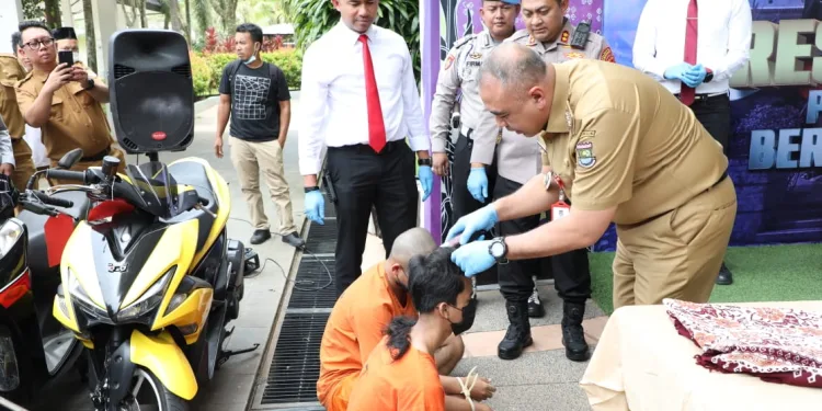 Bupati Tangerang Cukur Rambut Pelaku Kejahatan Sampai Botak