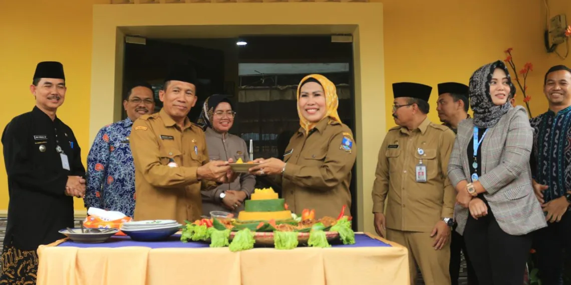 Bupati Serang Apresiasi Kekompakan Warga Desa Pasir Buyut Bangun Kantor Desa