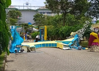 Gapura MTQ Ke-14 Tangerang Selatan di Ciputat Timur Ambruk Jelang Pawai Ta’aruf