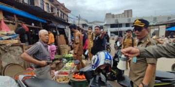 Buka Lapak di Area Terlarang, 269 PKL Pasar Ciputat Kena Sanksi Tipiring