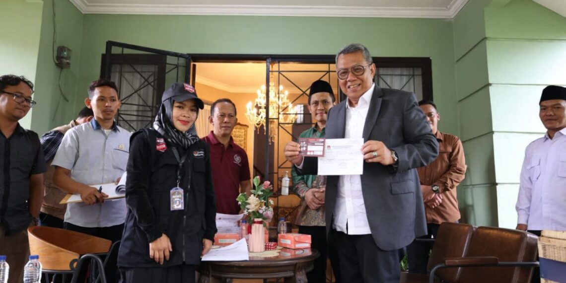 Petugas Pantarlih Sambangi Kediaman Wali Kota Tangsel, Benyamin Davnie: Saya Sudah Terdaftar di TPS 19