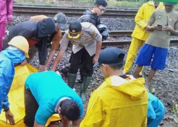 Jasad Wanita Tergeletak di Perlintasan Kereta Api Bintaro Pesanggrahan