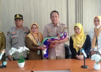 Dinsos Kabupaten Tangerang Rawat Bayi Temuan Warga di Perumahan Taman Adiyasa Cikasungka