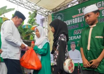 300 Anak Yatim dan Dhuafa di Curug Tangerang Terima Santunan
