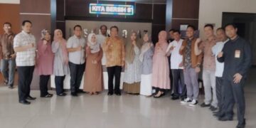 Hari Pertama Kerja di Bulan Ramadan, Pj Gubernur Al Muktabar Inspeksi Kehadiran dan Pelayanan ASN Pemprov Banten