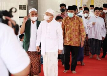 Wapres KH Ma’ruf Amin Salat Jumat Pertama Ramadan di Masjid Agung Penata Kabupaten Serang