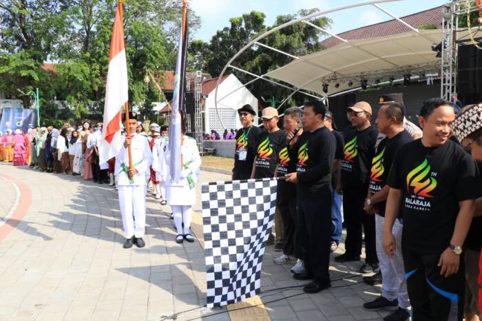 Sekda Kabupaten Tangerang Lepas Peserta Karnaval Budaya Kecamatan Balaraja