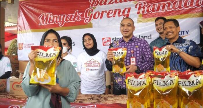 Bantu Penuhi Kebutuhan Masyarakat, Sinar Mas Land Gelar Bazar Minyak Goreng di Tiga Lokasi
