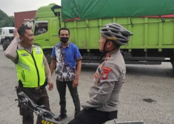 Polisi Bersepeda Sapa Pemudik di Rest Area KM 13,5 Tangerang-Merak