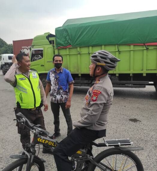 Polisi Bersepeda Sapa Pemudik di Rest Area KM 13,5 Tangerang-Merak