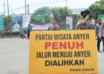 Pengunjung Wisata Anyer dan Carita Over Kapasitas, Polda Banten Siapkan Skema One Way