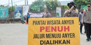 Pengunjung Wisata Anyer dan Carita Over Kapasitas, Polda Banten Siapkan Skema One Way