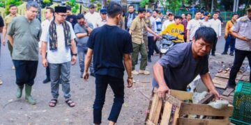 Pilar Saga Ichsan Turun Langsung Tertibkan Pedagang di Area Pasar Ciputat