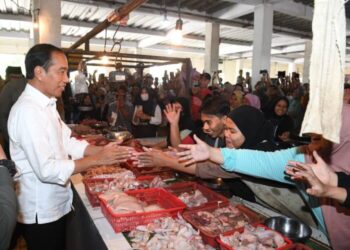 Jokowi Sebut Harga Sembako di Pasar Kelapa Cilegon Banten Cukup Tinggi
