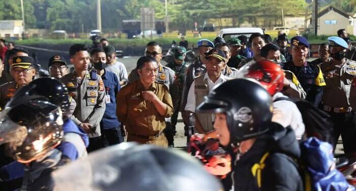 Menko PMK Pantau Arus Mudik di Pelabuhan Ciwandan