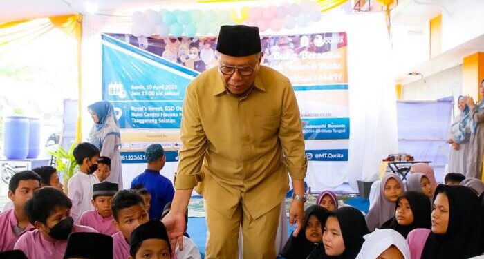 Benyamin Davnie Semangati Anak-anak Yatim Agar Terus Belajar