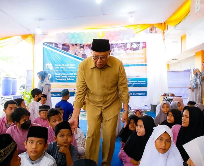 Benyamin Davnie Semangati Anak-anak Yatim Agar Terus Belajar