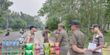 Satpol PP Garuk Puluhan PKL di Kawasan Puspemkab Tangerang - HALO BANTEN