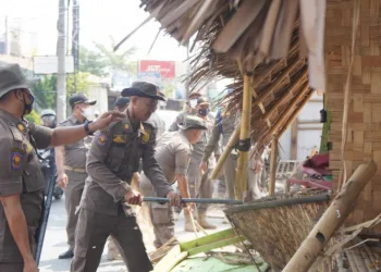 Satpol PP Kabupaten Tangerang Tertibkan Bangunan Liar di Sepatan Timur