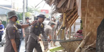 Satpol PP Kabupaten Tangerang Tertibkan Bangunan Liar di Sepatan Timur