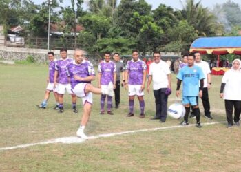 Bupati Tangerang Main Bola Lawan Buruh, Siapa Pemenangnya?