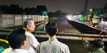 Wali Kota Tangsel Tinjau Kali Maharta Pastikan Tidak Ada Genangan - HALO BANTEN