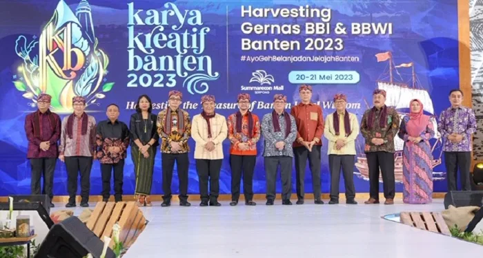 Gerakan Nasional (Gernas) Bangga Buatan Indonesia (BBI) dan Bangga Berwisata di Indonesia (BBWI) dalam rangka menggiatkan Usaha Mikro Kecil Menengah (UMKM)