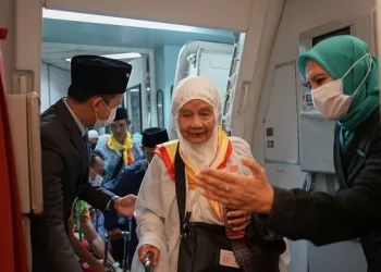 Garuda Indonesia Terbangkan 1,932 Jemaah Calon Haji Perdana di 2023