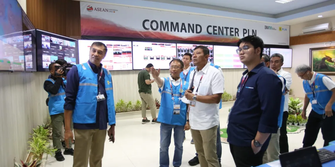 Direktur Distribusi PLN Dan Direktur Transmisi dan Perencanaan Sistem PLN
