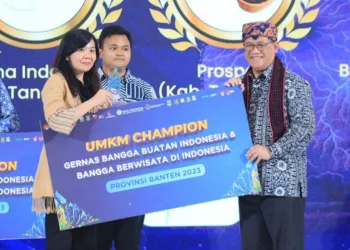 Dekranasda Kabupaten Tangerang Raih UMKM Champion Karya Kreatif Banten 2023
