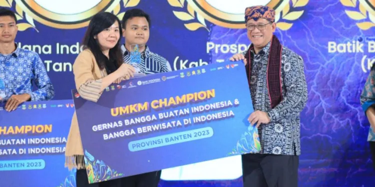 Dekranasda Kabupaten Tangerang Raih UMKM Champion Karya Kreatif Banten 2023