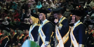 Andika Hazrumy Lulusan Terbaik Doktor Ilmu Sosial