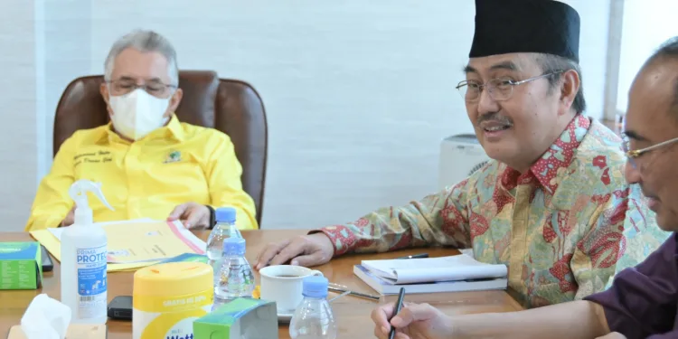 Dewan Etik Partai Golkar menggelar penandatanganan nota kesepahaman dengan mantan ketua Mahkamah Konstitusi Prof Jimly Asshiddiqie
