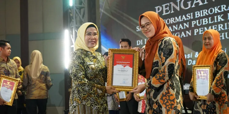 Bupati Serang Beri Penghargaan OPD dan ASN Berprestasi