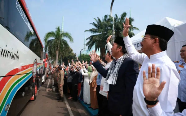 Pemberangkatan Kloter Pertama Haji