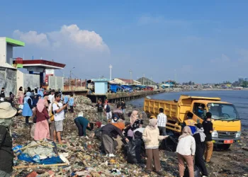 Pemprov Banten Turut Tangani Tumpukan Sampah di Pantai Labuan Kabupaten Pandeglang