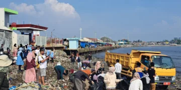 Pemprov Banten Turut Tangani Tumpukan Sampah di Pantai Labuan Kabupaten Pandeglang