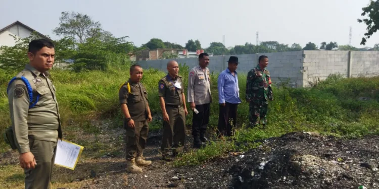 Asap Pembakaran Limbah Timbulkan Sesak Napas, Satpol PP Kabupaten Tangerang Tegur Pengusaha Limbah di Sindang Jaya dan Rajeg