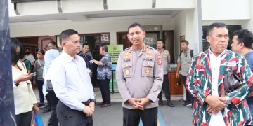 Polisi Amankan Aksi Demo Praperadilan Tersangka Pemalsuan Tanah Sutrisno Lukito di PN Tangerang – HALO BANTEN