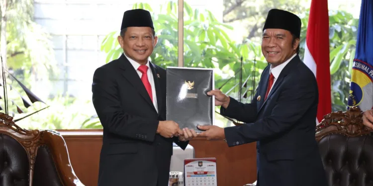Mendagri Perpanjang Masa Jabatan Al Muktabar Sebagai Pj Gubernur Banten