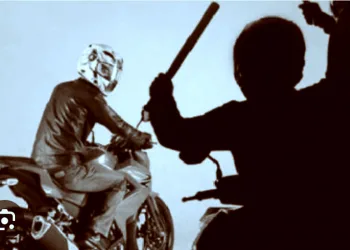 Modus Beli Jaket Lewat COD, Tiga Pemuda Rampas HP dan Lukai Korban