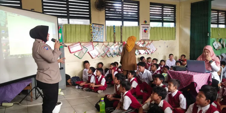Polisi Edukasi Siswa SD di Tangerang Soal Medsos, Bullying dan Narkoba