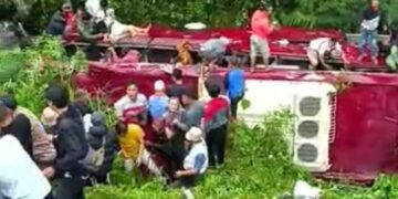 Bus Rombongan Warga Tangsel Jatuh ke Tebing di Obyek Wisata Guci Tegal