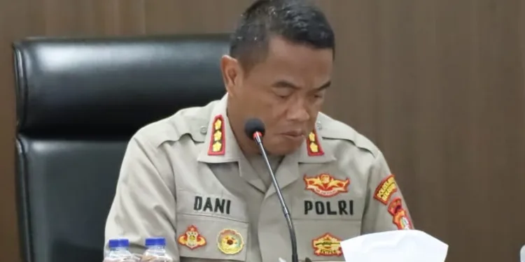 Kapolres Metro Bekasi Kota, Kombes Pol Dani Hamdani saat mengikuti dialog publik yang digelar Divisi Humas Polri. (Foto: PMJ News)