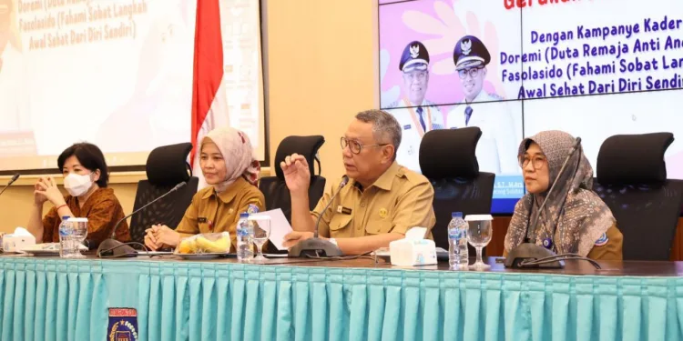 Wali Kota Tangsel Beri Tablet Tambah Darah ke Remaja Putri Untuk Atasi Stunting - HALO BANTEN