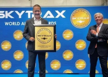 Garuda Indonesia Dinobatkan Sebagai The World’s Best Airline Cabin Crew Skytrax di Paris