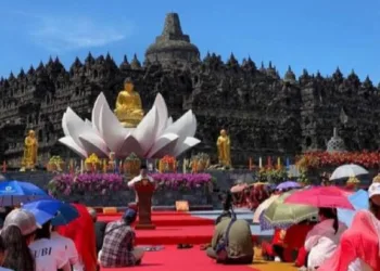 Perayaan Waisak di Taman Wisata Candi Borobudur
