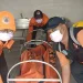 Mobil Listrik Mewah Seruduk Pembatas Jalan di GT Ciputat
