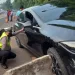 Mobil Listrik Mewah Seruduk Pembatas Jalan di GT Ciputat