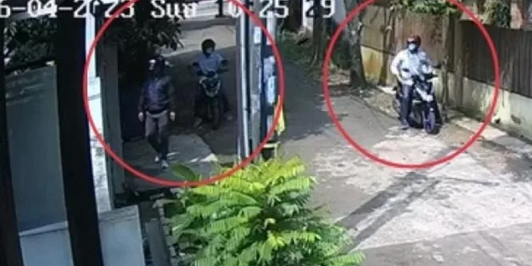 Terekam CCTV, Kawanan Maling Bobol Rumah Kosong di Tangerang Selatan